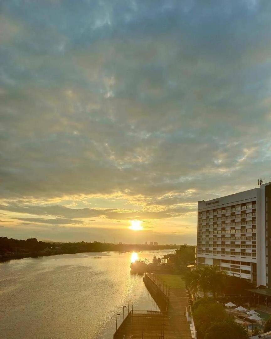 Riverbank Suites Waterfront Kuching Exterior foto